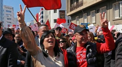 الدستوري الحر يحتج أمام مقر بعثة الإتحاد الأوروبي في تونس