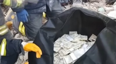 تركيا : رجال الإنقاذ يعثرون على 2 مليون دولار تحت الأنقاض