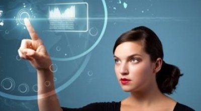 اليوم العالمي للمرأة يحتفي بقوة التكنولوجيا الرقمية بالنسبة إلى النساء