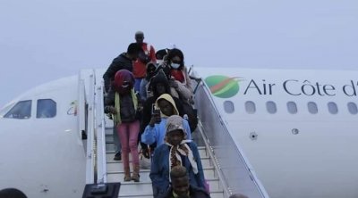 تحدثوا عن كابوس عاشوه بعد خطاب سعيّد.. إجلاء مئات الأفارقة من تونس (صور)