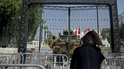 منع وسائل الإعلام التونسية و الأجنبية من دخول البرلمان وتغطية الجلسة الافتتاحية
