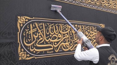 الكعبة المشرفة تتزين استعدادا لشهر رمضان المبارك