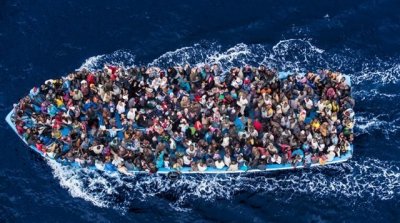 وفاة 5 وفقدان 28 بعد غرق قارب للمهاجرين قبالة السواحل التونسية