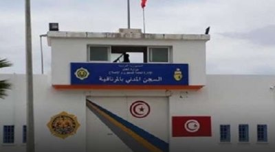 عائلات الموقوفين في قضية التآمر ينظّمون إفطار أمام سجن المرناقية