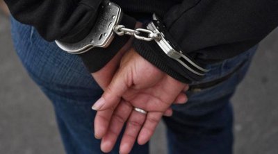 إيقاف إمرأتين تعمدتا السرقة المتكررة من محلات تجارية (فيديو)