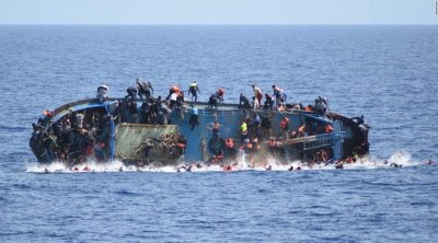 إنقاذ 52 مهاجرا من الغرق 