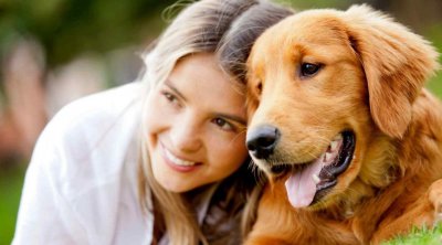 دراسة : التحدث لحيوانك الأليف يدل على ذكائك المفرط