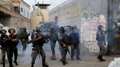 إصابة عشرات الفلسطينيين في مواجهات خلال مسيرة لمستوطنين في الضفة الغربية