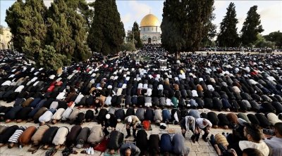 120 ألفا يؤدون صلاة عيد الفطر بالمسجد الأقصى