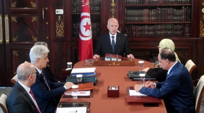 قيس سعيّد يدعو الوزراء إلى تطهير الإدارة العمومية من المندسّين