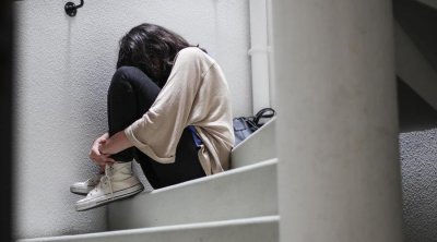 تونس : أم تصور طفلتها ذا الـ12 عاما بأوضاع مخلة لترسلها لحبيبها من جنسية عربية