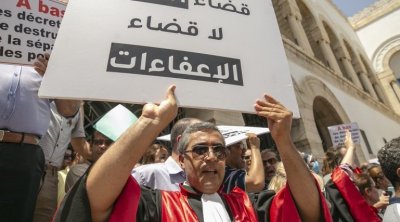 تونس : القضاة يحتجون للمطالبة برفع المظلمة عن القضاة المعفيين