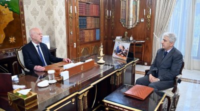 رئيس الجمهورية يشدد على ضرورة تجديد العتاد العسكري