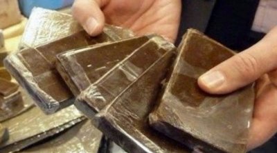 باجة : الإحتفاظ بأربعة شبان ضبطت بحوزتهم 30 صفيحة من الزطلة 