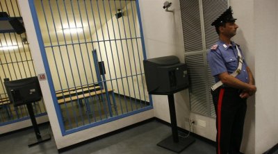 إيطاليا : 10 حراس سجن متهمين بتعذيب تونسي 