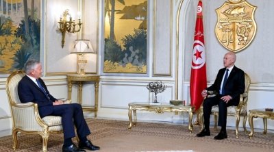 سفير فرنسا بتونس يودع قيس سعيّد (فيديو)