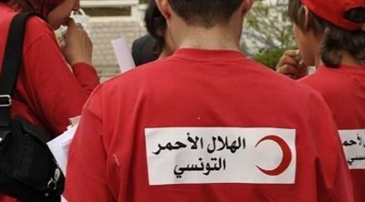 الهلال الاحمر يواصل تدخلاته على الحدود التونسية-الليبية لفائدة المهاجرين 