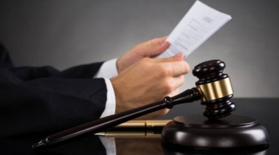 تونس : يُرغمها على سرقة مصوغ والدتها مقابل فسخ مقاطع فيديو لعملية إغتصابها