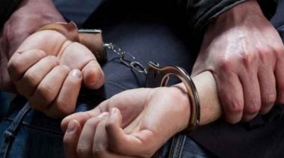 إثر تعنيفها لابنتها وربطها بسلسلة: الإحتفاظ بأم واستدعاء صديقها للتحقيق