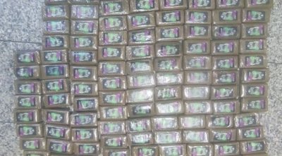 حجز 10288 قرصًا مخدّرًا داخل أكياس شكلاطة في مطار تونس قرطاج