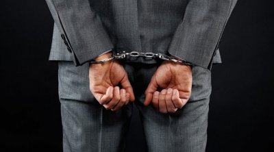 الاحتفاظ بصاحب سلسلة محلات ومغازات مختصة في بيع الدواجن