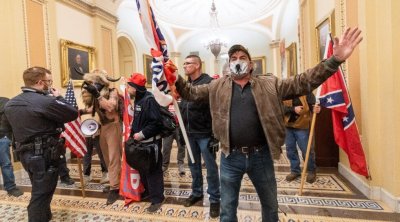 السجن 22 عاماً لزعيم مقتحمي الكونغرس الأمريكي