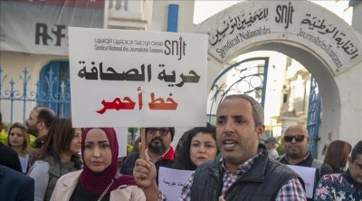 تونس : 10 اعتداءات على صحفيين ومصورين خلال شهر أوت