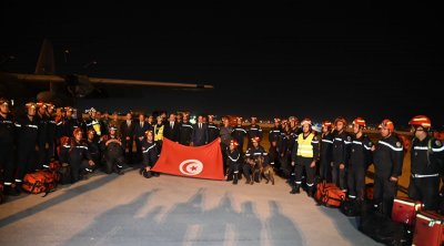 يتكون من 52 عونًا و طاقم طبي : تونس ترسل فرقة إنقاذ إلى ليبيا (صور)