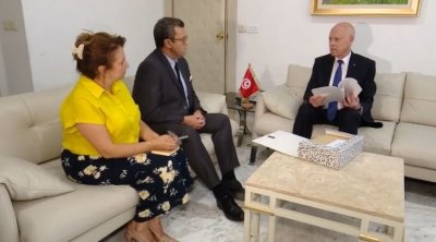 قيس سعيد : صحافي يشتكي حرية التعبير ... و هو مستولي على المال العام  (فيديو)