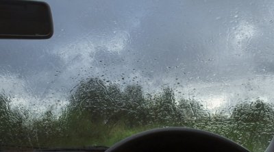 طقس اليوم : أمطار متفرقة ورعدية