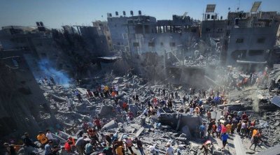 Des dizaines de Palestiniens innocents tombés en martyrs et d’autres blessés dans des frappes aériennes sionistes incessantes sur Gaza