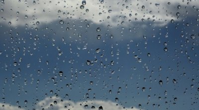 طقس اليوم : أمطار متفرقة بالسواحل الشمالية