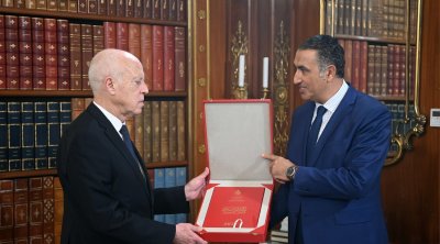 رئيس الدولة يكشف عن التفطّن إلى عدم وجود 15 ألف ملف انتداب أو إدماج