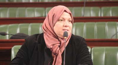 تعاني من مرض خطير : لطيفة الحباشي في انتظار قرار رفع تحجير السفر