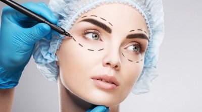 حدائق قرطاج : ''سكريتيرة'' تنتحل صفة طبيبة تجميل و تقدم حصص علاج تجميلية