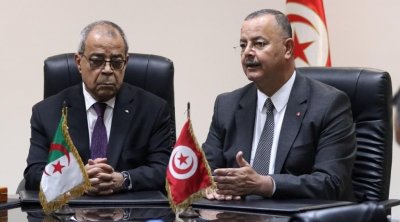 Tunisie : Visite ministérielle au dépôt de la pharmacie centrale