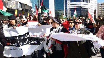 تضامنا مع غزة : مظاهرة من أمام مقر السفارتين الأمريكية والمصرية بتونس 