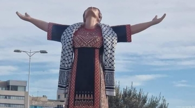 رمزا للصمود: تركيز مجسّم أم الشهداء أمام مقر سفارة فلسطين بتونس (صور)