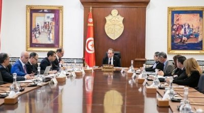 Ahmed Hachani supervise une réunion ministérielle sur la gestion des déchets