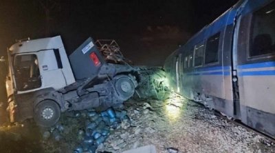 زغوان : إصابة 16 مسافرًا في حادث اصطدام قطار بشاحنة