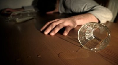 تسمم جماعي بكحول محلية : وفاة 5 أشخاص وتعكر الحالة الصحية لثلاثة آخرين