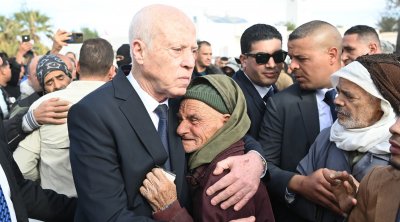 القيروان : مواطنون يطالبون قيس سعيّد بتوفير السكر والزيت (فيديو)