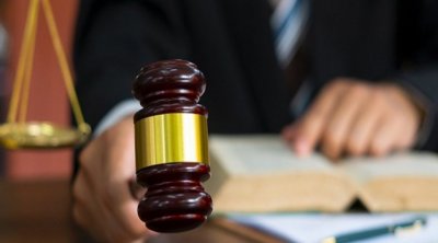 الاحتفاظ بوزير الصناعة الأسبق