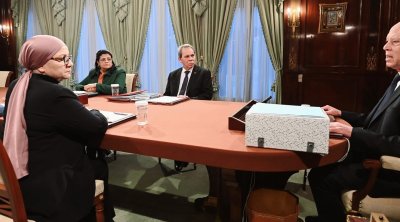 الرئيس يتّهم الجمعيات بالحصول على أموال مشبوهة