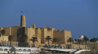 النيابة العمومية تفتح تحقيقا في إحتساء مشروبات كحولية داخل رباط المنستير