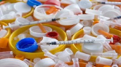 قفصة : تحذيرات من خطر نفايات طبية مكدسة في مستودعات بالمتلوي