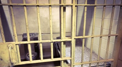 وفاة مسترابة لمهاجر تونسي في سجن إيطالي 