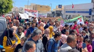 صفاقس : مسيرة احتجاجية ضد توطين المهاجرين الأفارقة في العامرة