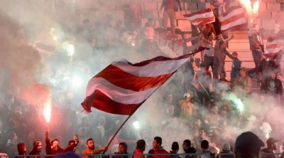 جماهير النادي الإفريقي تعتدي بالعنف على اللاعبين