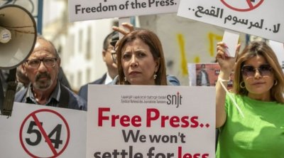 رئيس البرلمان يعطّل مناقشة تنقيح المرسوم 54